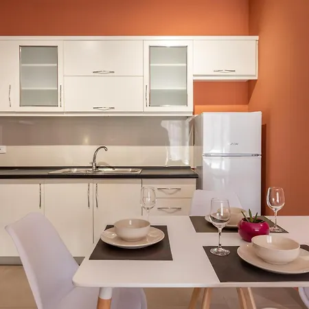 Lux At Delijorgji Apartmán